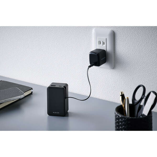 �G���R��&nbsp;������莮�P�[�u����̌^���o�C���o�b�e���[(10000mAh/45W)&nbsp;DE-C81L-10000BK