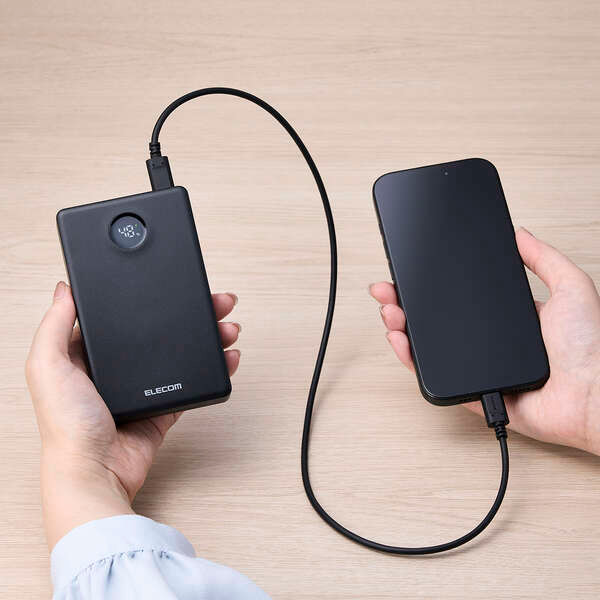 �G���R��&nbsp;���ő̃��o�C���o�b�e���[(10000mAh/35W)&nbsp;DE-C86-10000BK