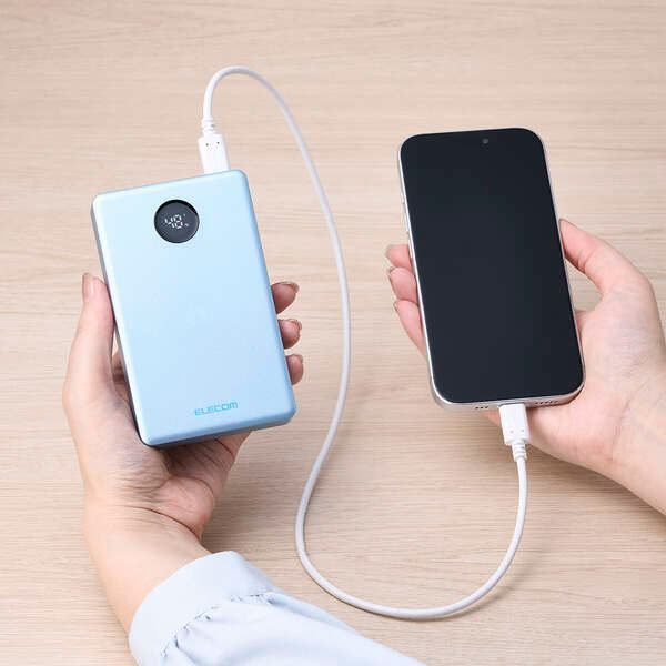 �G���R��&nbsp;���ő̃��o�C���o�b�e���[(10000mAh/35W)&nbsp;DE-C86-10000BU