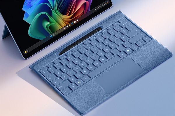 �V���� Surface Pro �t���b�N�X�L�[�{�[�h​ *4 �ł��t���L�V�u���ȍ�Ƃ�����